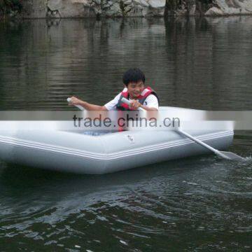 2014 hot sell high quality pvc children electric inflatable boat