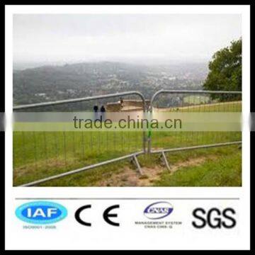 Competitive crowd control retractable barrier