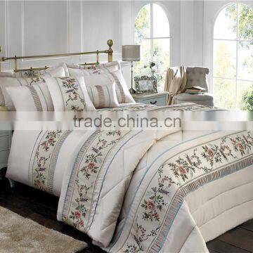 Ribbon quilted jacquard comforter