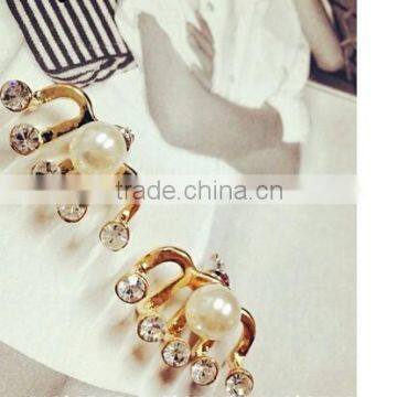 Fashion jewelry exquisite little wild imitation pearl earrings full crystal cute trendy designer brand cc earring