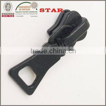 2015 new product black metal zipper puller for bags