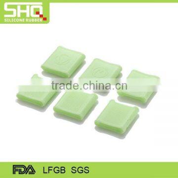 green silicone eight finger sheath