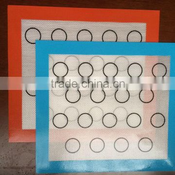 Easy clean 26x29cm silicone macaron baking mat