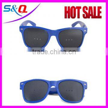 2015 cheap plastic pinhole sunglasses with sticker logo on lens