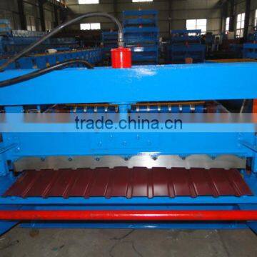Roll forming machine for metal wall panel