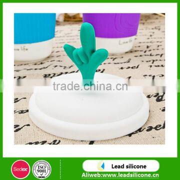 Qute Fingers Silicone Drink Lids -Suction Seal Lids- Flexible Silicone Cup Cover photo-3