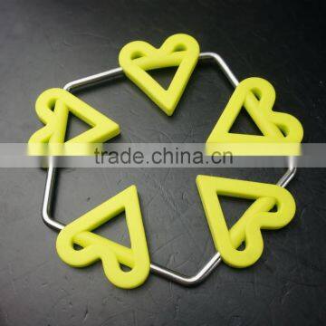 16146 Heart Shape Unti-skidding Table Silicone Mat photo-5