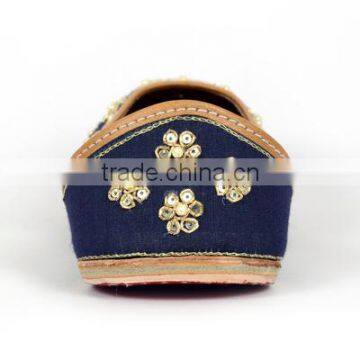 NAVY BLUE SILK BASE WITH BEAUTIFULLY EMBROIDERED FLOWERS IN DABKA photo-4