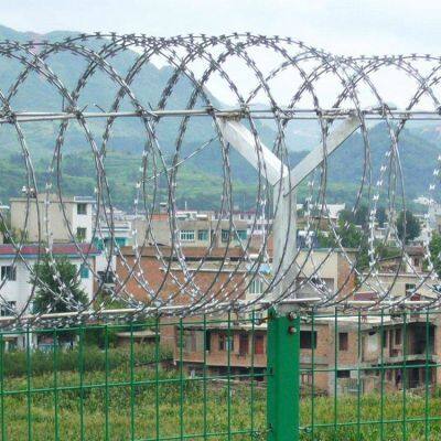 Heavy-Duty Galvanized Concertina Razor Barbed Wire - 450mm Width for Maximum Security photo-3