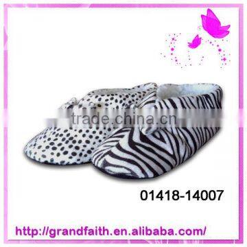 2014 Latest gift made in China warm casual indoor slippers