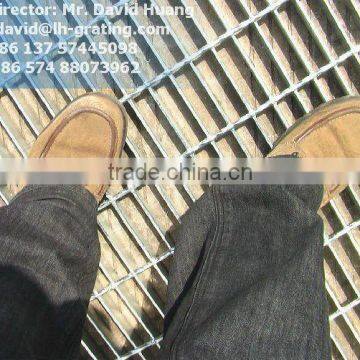 galvanized open steel grid floor