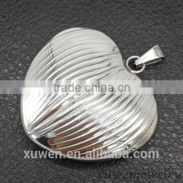 Polish Finish Hollow Heart Stainless Steel Mirror Pendant photo-4