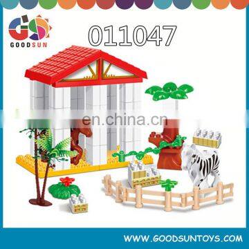 Hot selling plastic farm building blocks for kids,creative large building block with horse for kids