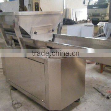 Horizontal fastback motional food conveyor