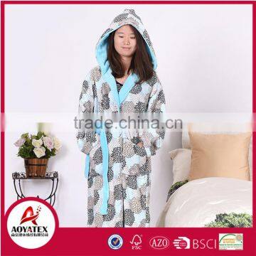 Super Soft and Warm Women Beautiful Micro Fleece Hooded Coral Fleece Bathrobe photo-3