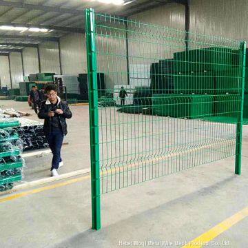 PVC Powder Coated Triangle Bend 3D Welded Wire Mesh Fence Sale photo-3