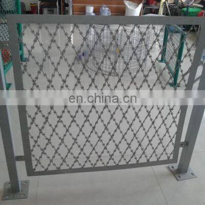 Low Price Galvanized Razor Barbed Wire Welded Wire Mesh photo-2