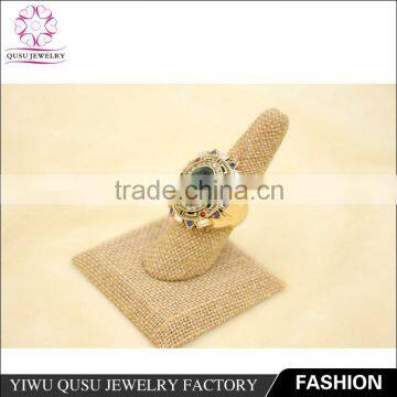 2015 Yiwu New Product Gold Plated Ring With Oval Bottom Tip of the Emerald Zircon photo-2