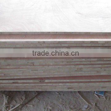 12.5mm LINYI plywood Chinese square blockboard core, poplar inside filler block board (BLOCKBOARD MANUFACTURER)