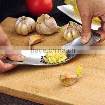 Good design Stainless Steel Garlic Press / kitchen Crusher Chopper / Garlic Press Tool