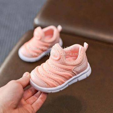 Спортивные туфли