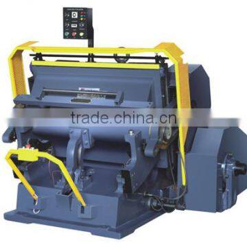 Flat creasing and die-cutting machine/corrugated cardboard making machine