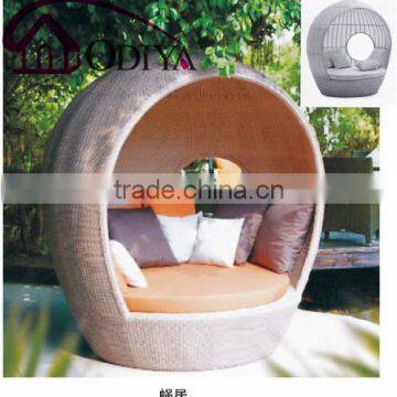 Outdoor round rattan wicker daybed with canopy