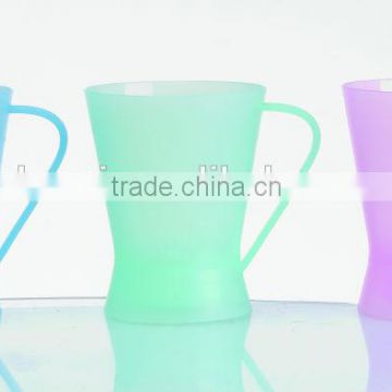 bpa free plastic water cup with handle