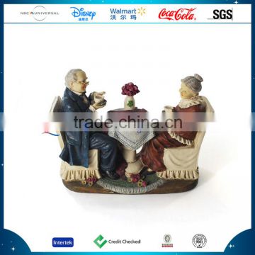 Skillful Manufacture Resinic Figurine Couple Resinic Figurine