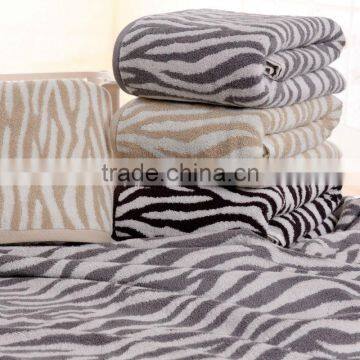 china supplier wholesale 100%cotton yarn dyed bath towel,tiger lines beach toewl