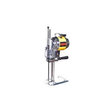 Cloth cutting machine