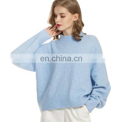 Женская свитерка из плотной теплой смеси шерсти иCashmere, свободного кроя, классического дизайна с вытянутым воротником и эластичными манжетами на рукавах photo-4