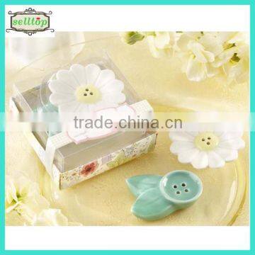 Hot sell ceramic flower shaker cheap wedding favors