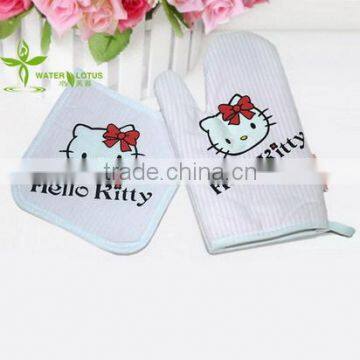 China supplier hello kitty cartoon cotton oven gloves or mitts plus cushion or pad kitchen set