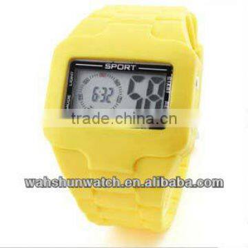 2013 cheap promotional water resistant lcd digital custom kids watches