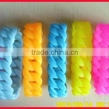 China factory free sample wholesale produce silicone bracelet