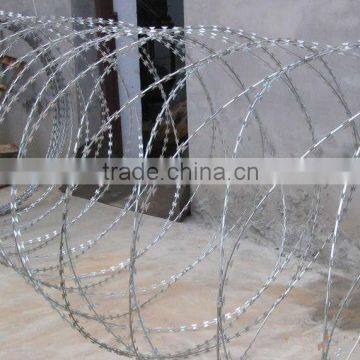 hot dipped gi barbed wire cheap price per roll (Tommy,website:zheng.tommy1,whatsapp/viber/wechat:86-18032821161)