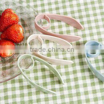 China Cheap Plastic Strawberry Huller Tomato Huller Tomato Corer Strawberry Corer photo-4