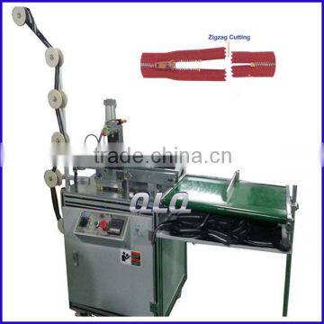 Metal zipper automatic closed-end zigzag cutting machine