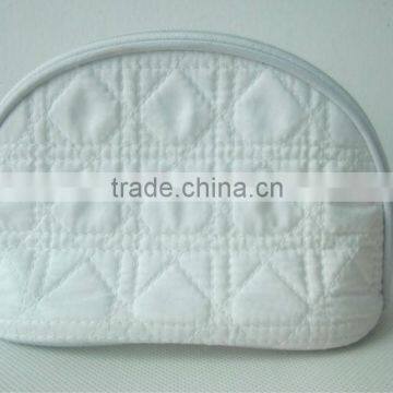 White 600D Quilted Cosmetic Bag