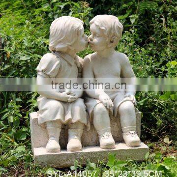 Hot sale fiberglass kissing children garden statue                        
                                                Quality Choice