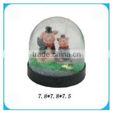 Cute Plastic Pig Animal Globes Of Water