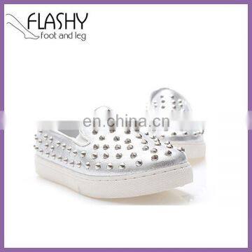 Wholesale women slip on loafer shoes flat casual shoes with rivet