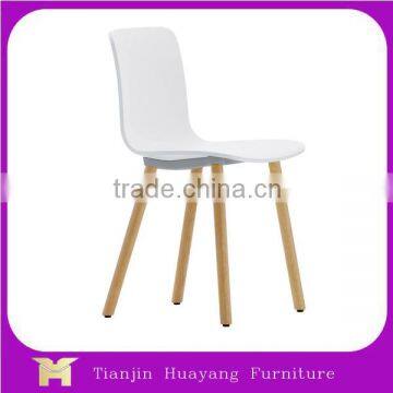 European design Living room furniture PP Chair/ Plastic Side Chair/ Wood Chair