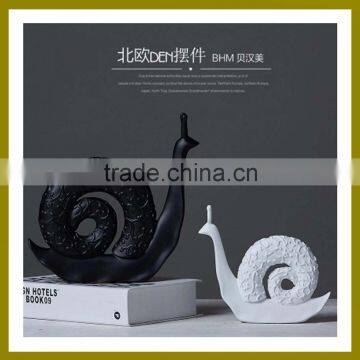 New Products Handmade ceramic Home Deco Furniture With White Snail Lover Folk Arts And Crafts