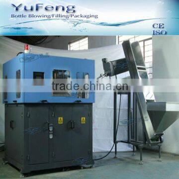 Automatic plastic bottle blow molding machine