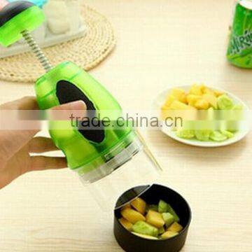 Cy289 Kitchen Tool Plastic Garlic Ginger Grinder Twist Press Onion Garlic Mincer photo-2