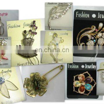 Beautiful leaf shape alloy brooch