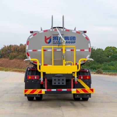 Sinotruck HOWO 5000 Liters 4X2 6 Wheels Water Tank Truck Tanker for Sale