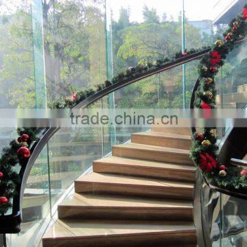 shopping mall hanging decorated christmas garlands